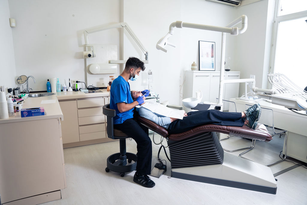 bg-hero-section-naim-dentiste-liege bg-hero-section-naim-dentiste-liege
